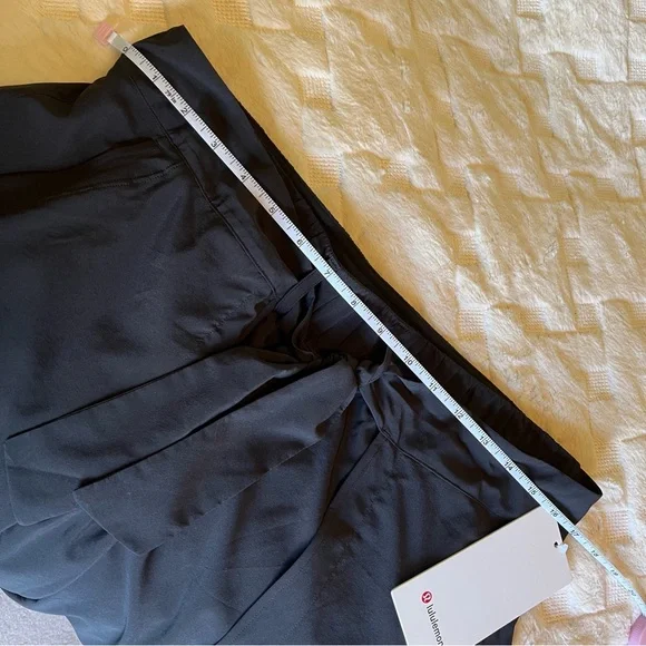 🪄 MAKE OFFER NWT Lululemon Black Wrap-Front Wide Leg HR Crop Size 12 - Picture 11 of 15